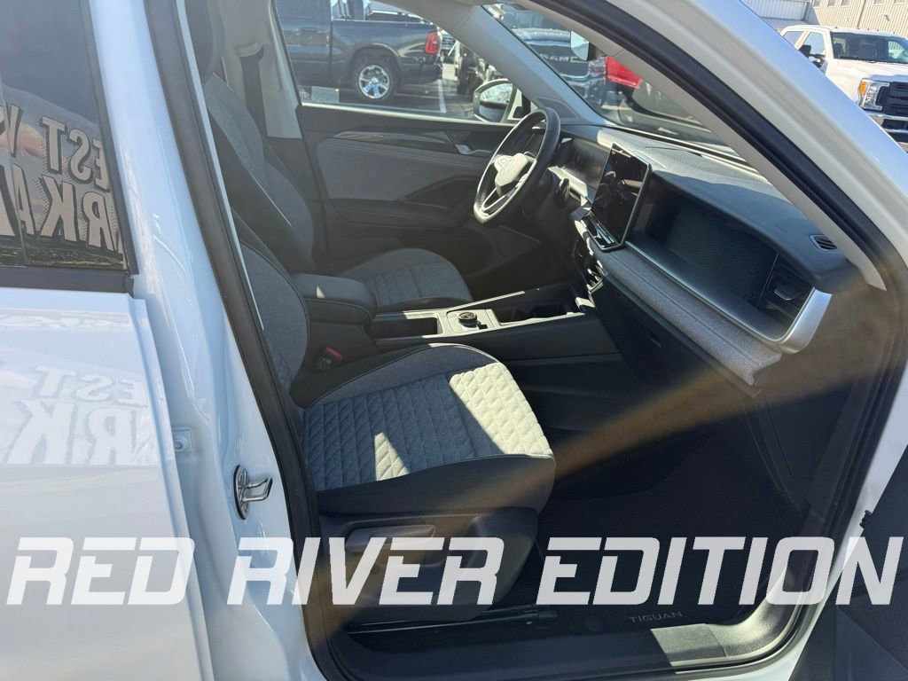 Used 2025 Volkswagen Tiguan S image 17