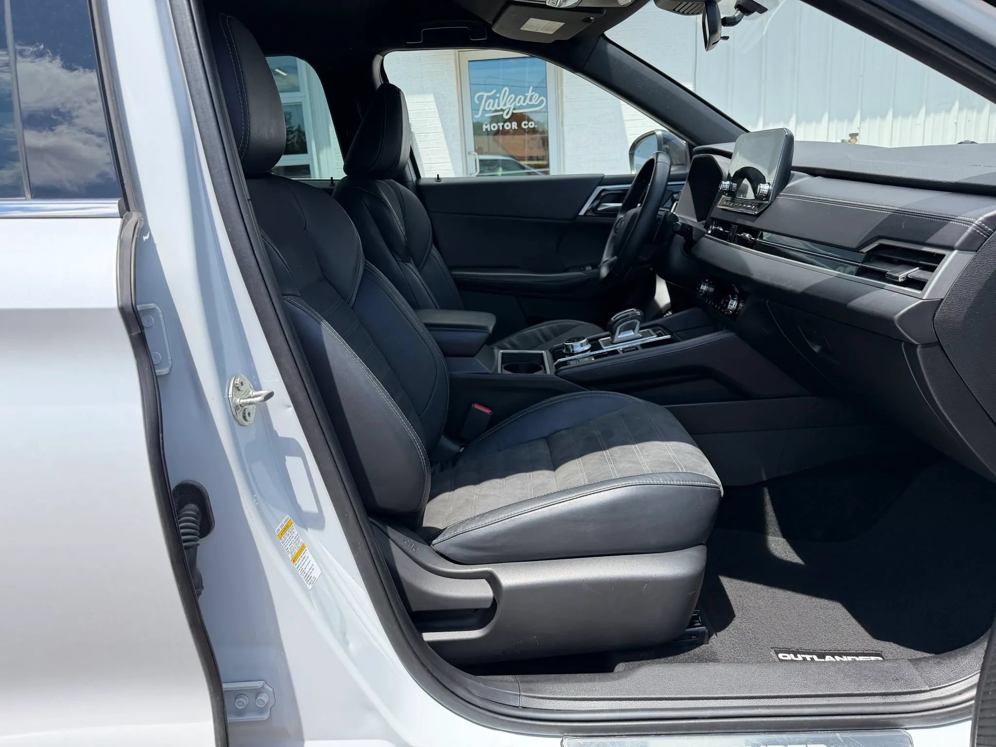 Used 2023 Mitsubishi Outlander SE AWD/4WD image 10