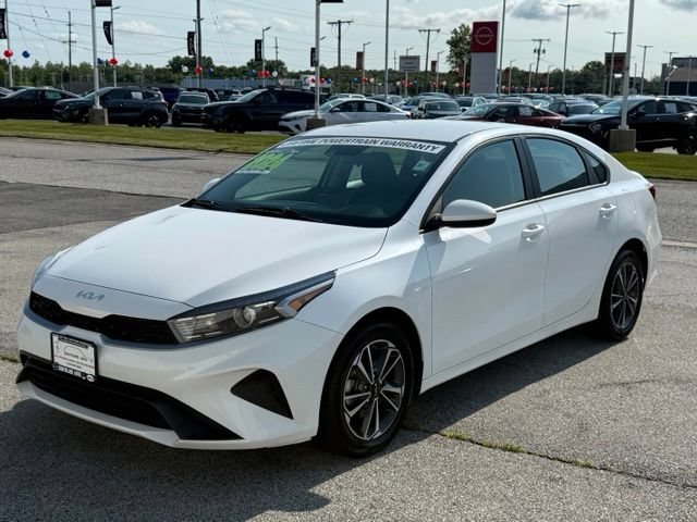 Certified 2024 Kia Forte LXS FWD image 3