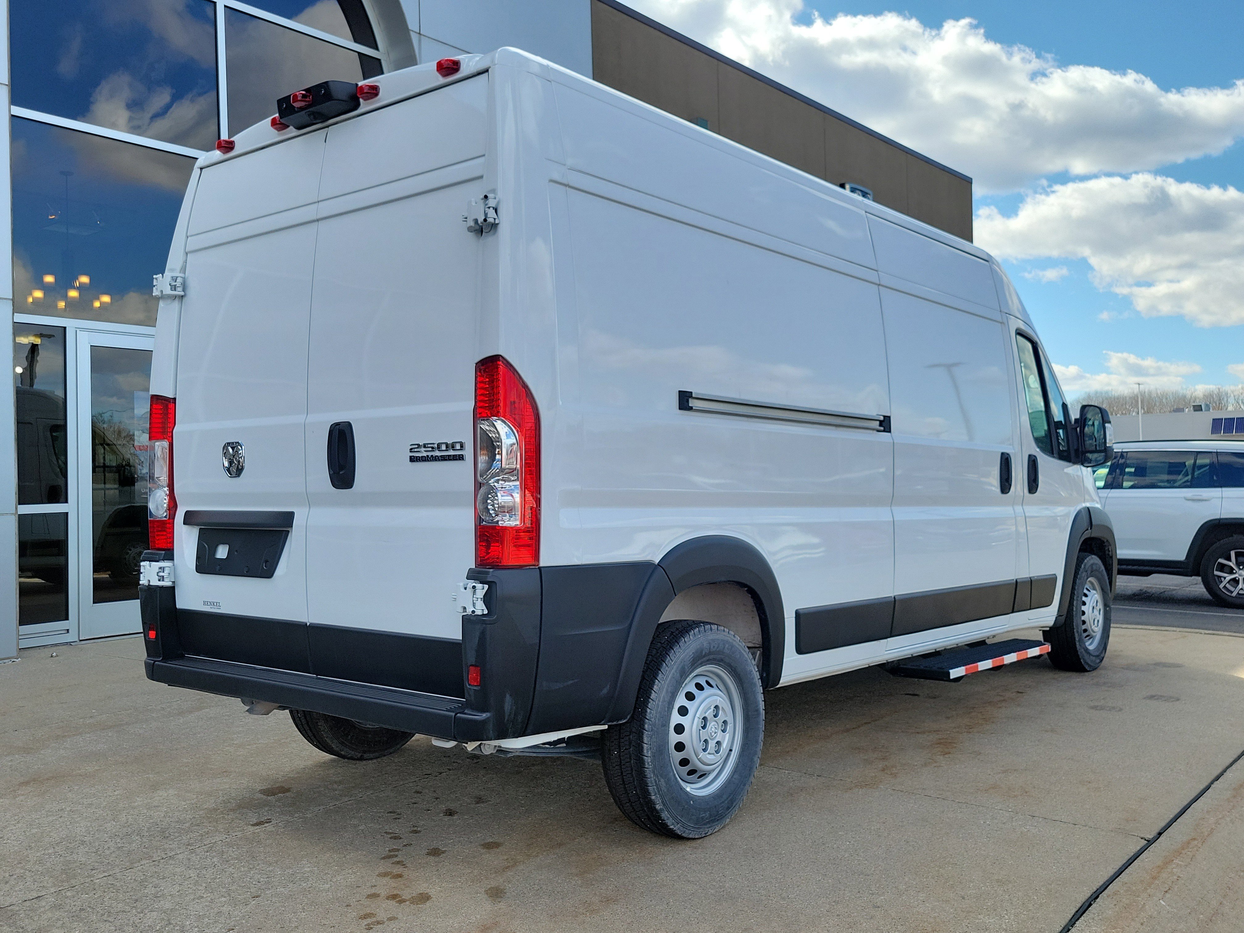 Used 2025 RAM ProMaster 2500 w/ Convenience Group FWD image 4