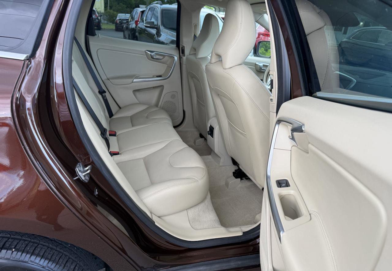 Used 2015 Volvo XC60 T6 Platinum w/ Climate Package AWD/4WD image 11
