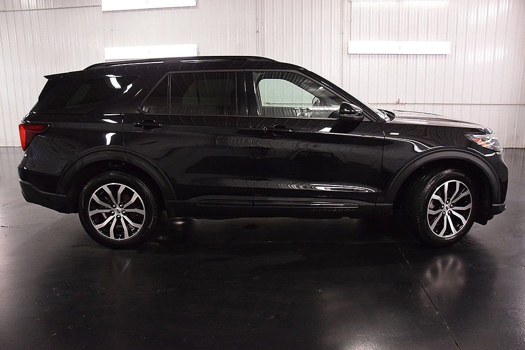 Used 2025 Ford Explorer ST-Line image 8
