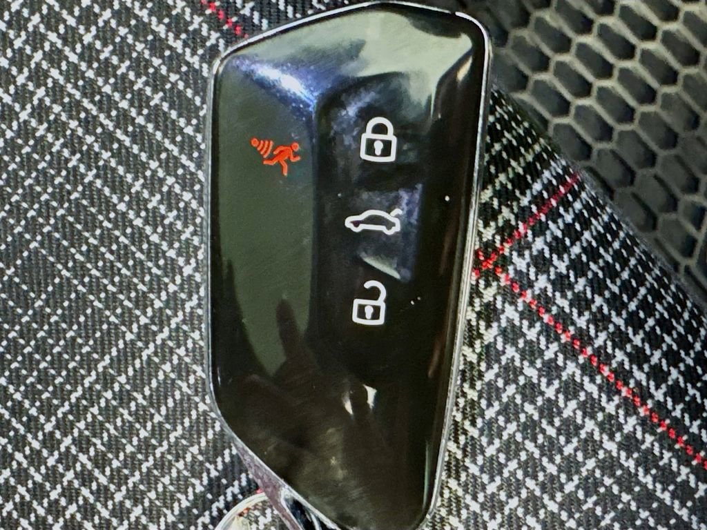 Used 2022 Volkswagen GTI SE FWD image 38