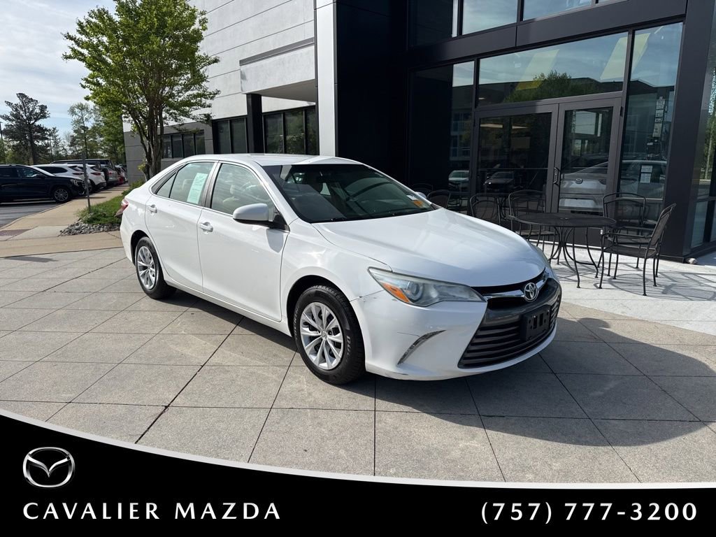 Used 2016 Toyota Camry LE image 1