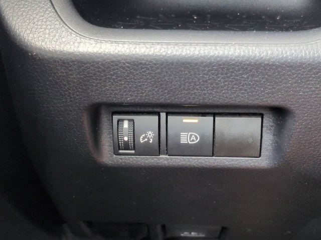 Used 2025 Toyota RAV4 LE AWD/4WD image 29