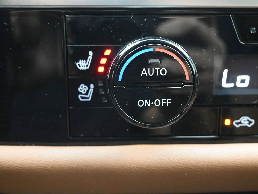 Used 2024 Nissan Pathfinder Platinum image 18