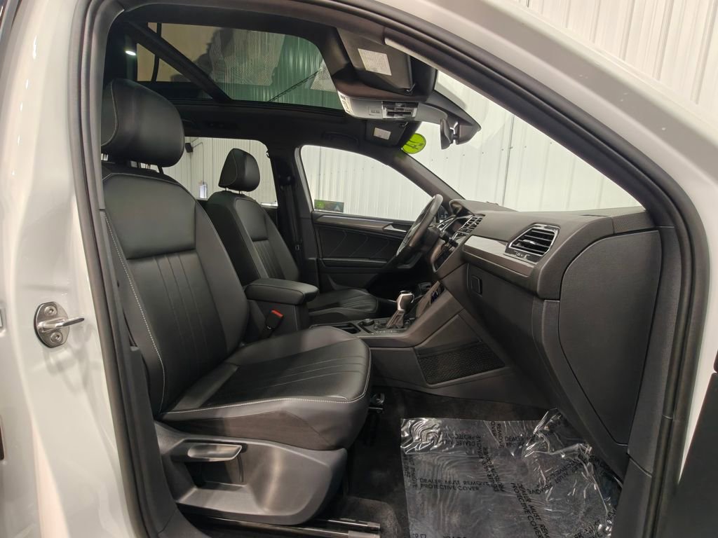Used 2024 Volkswagen Tiguan SE R-Line image 28