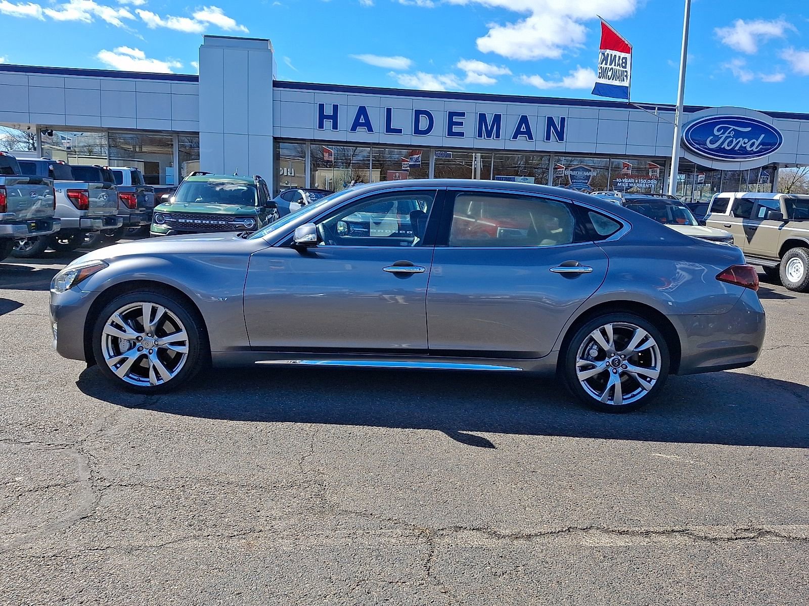 Used 2017 INFINITI Q70 L 3.7 image 4