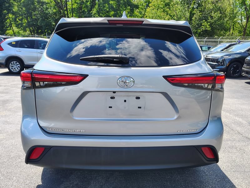 Used 2022 Toyota Highlander XLE AWD/4WD image 5