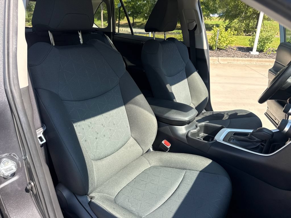 Used 2024 Toyota RAV4 XLE FWD image 35