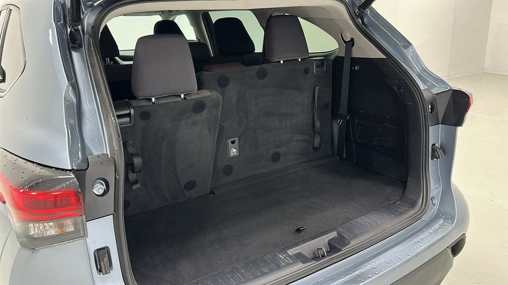 Used 2021 Toyota Highlander LE image 16