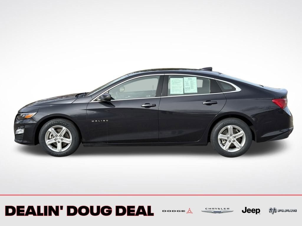 Used 2023 Chevrolet Malibu LT FWD image 2