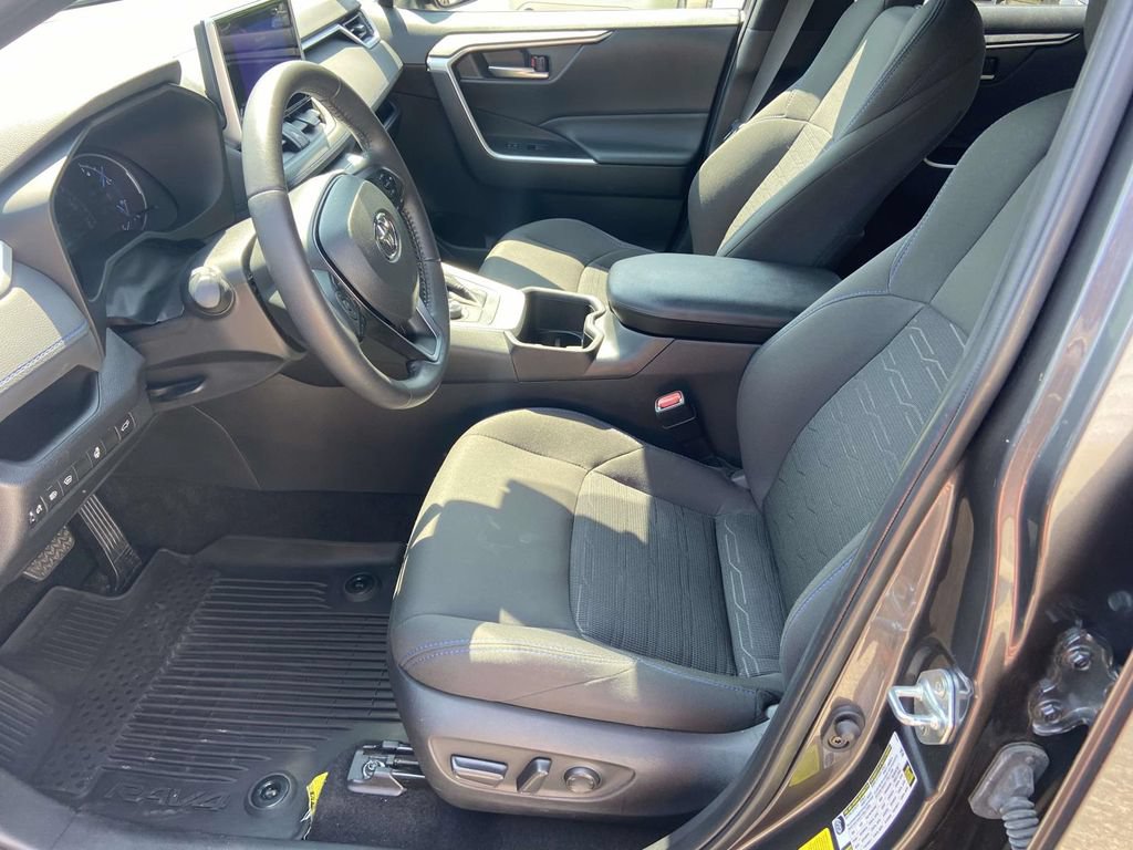 Used 2024 Toyota RAV4 SE w/ Convenience Package AWD/4WD image 19