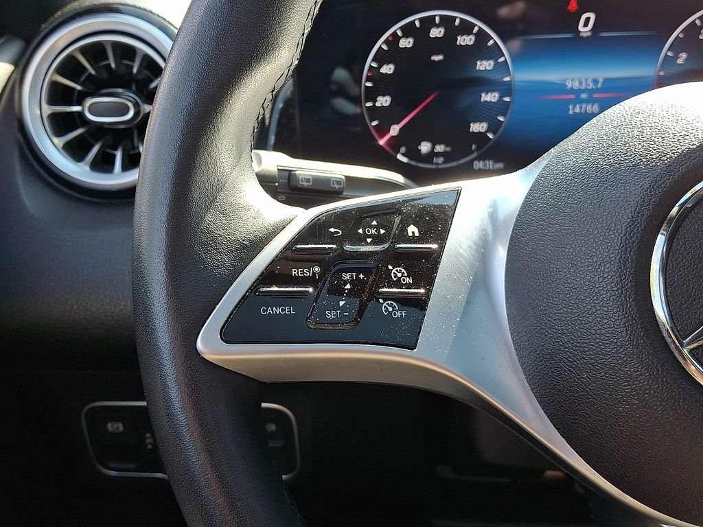 Used 2025 Mercedes-Benz GLB 250 4MATIC image 21