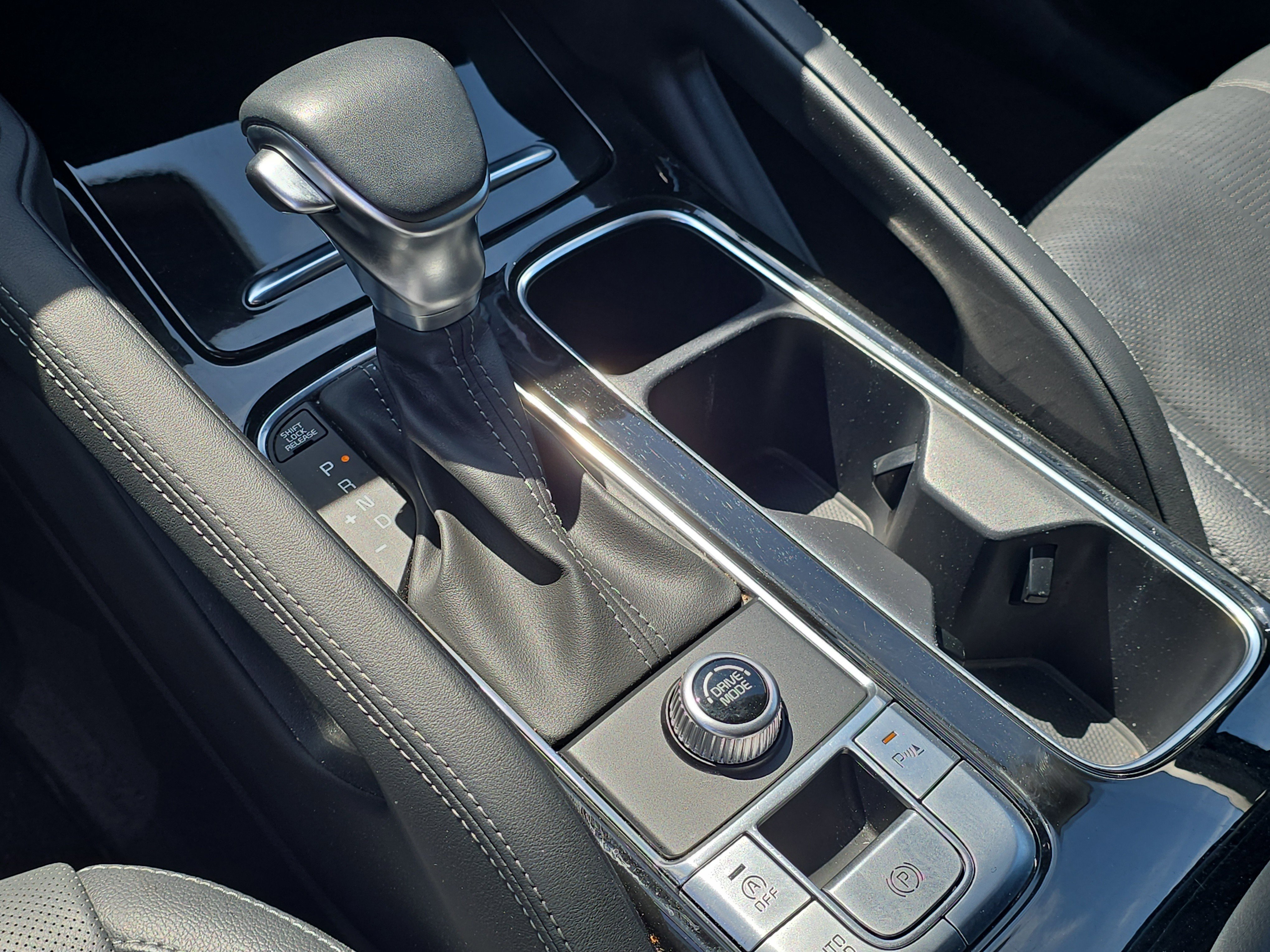 Certified 2023 Kia Telluride EX w/ EX Captain's Chair Package image 28