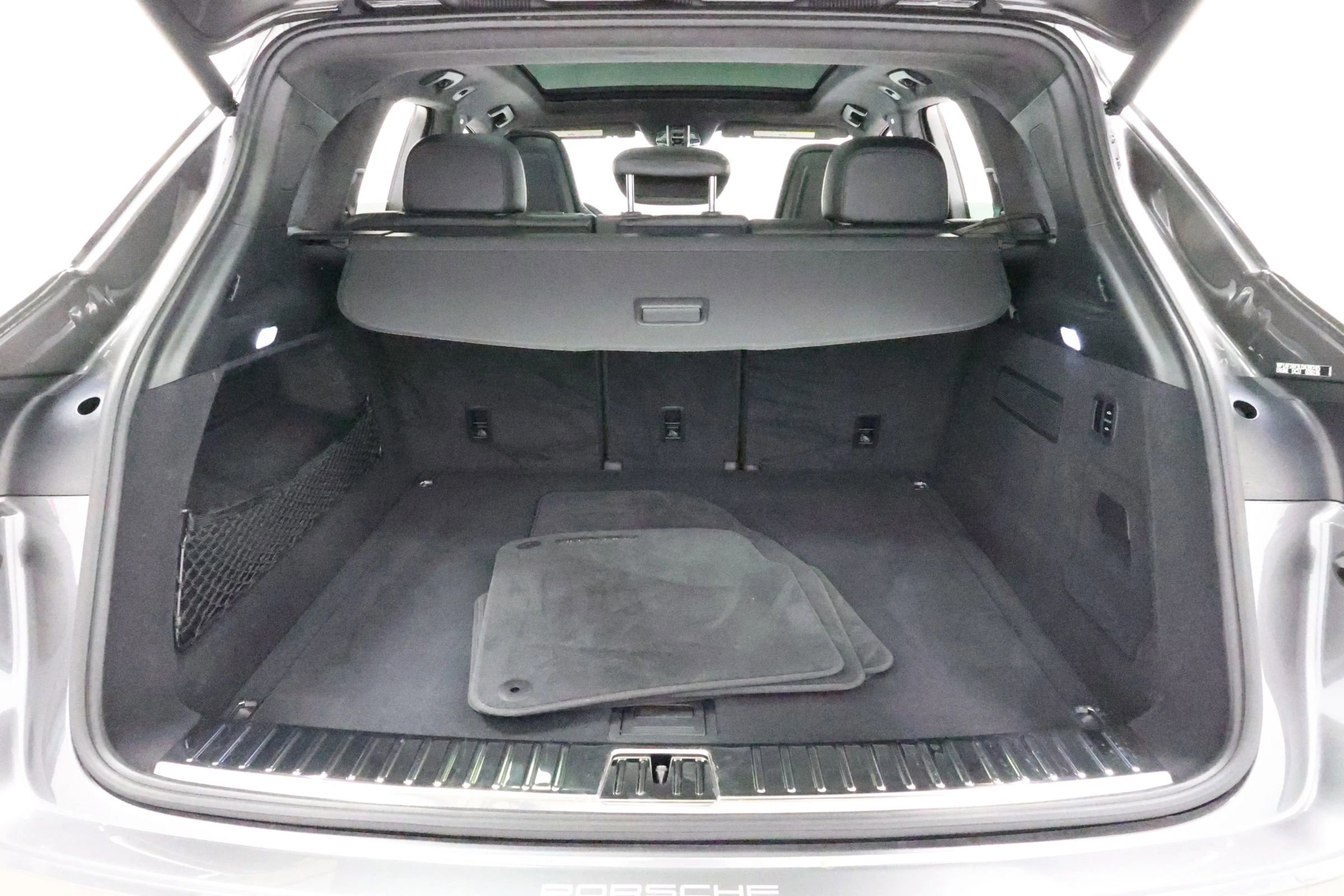 Used 2020 Porsche Cayenne Turbo image 55