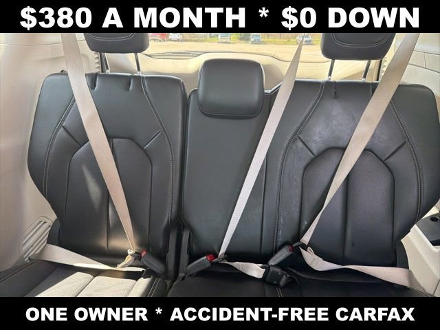 Used 2023 Chrysler Pacifica Touring-L image 29
