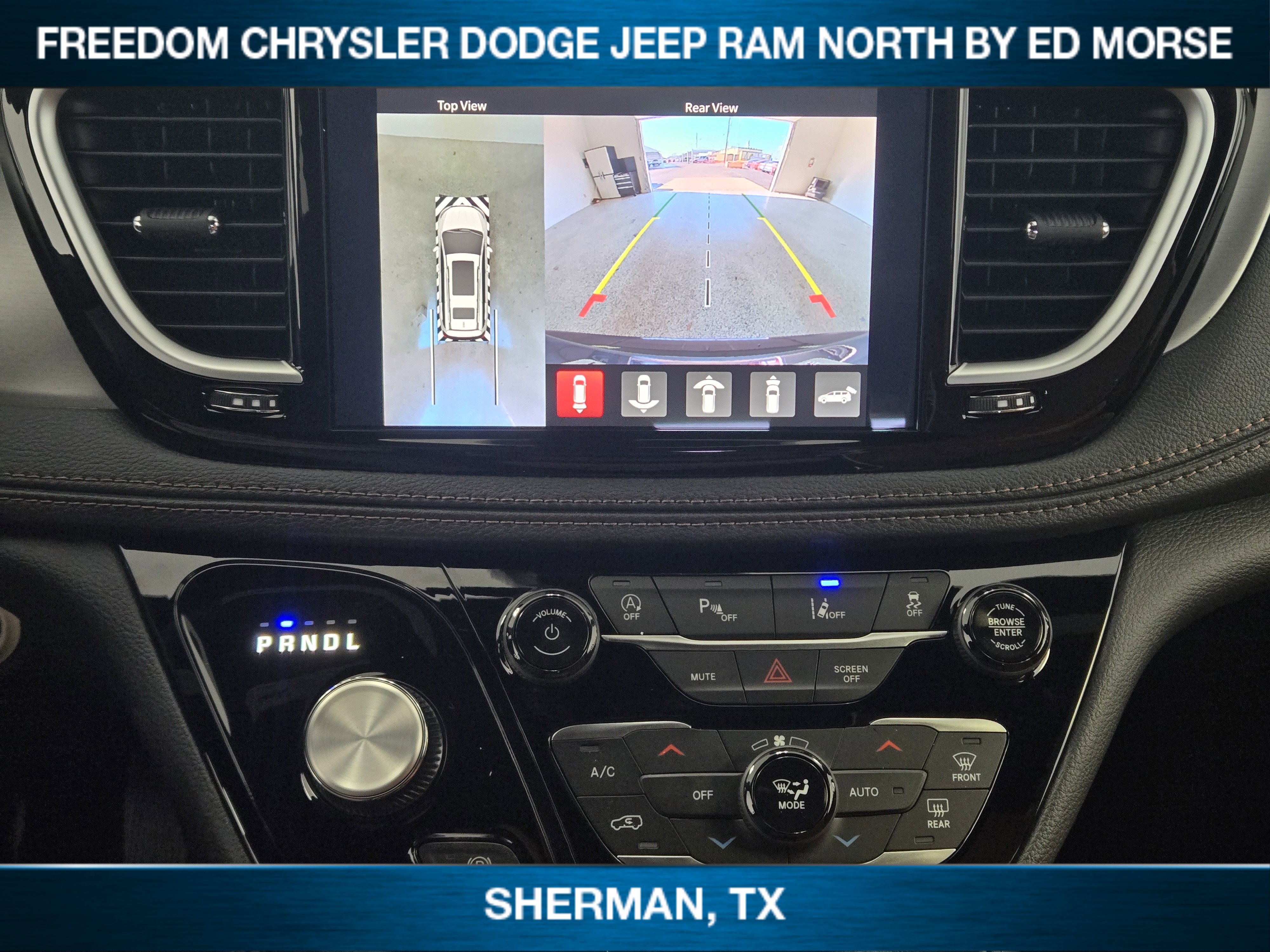 New 2026 Chrysler Pacifica Pinnacle image 12