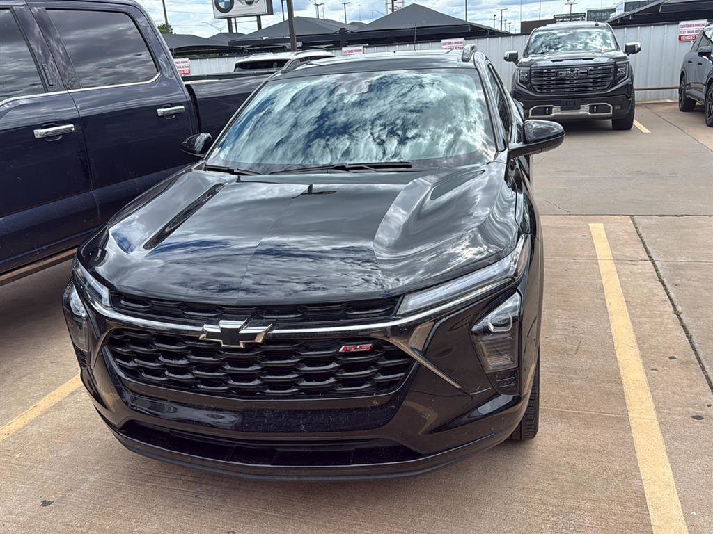 Used 2025 Chevrolet Trax RS w/ Sunroof Package FWD image 9