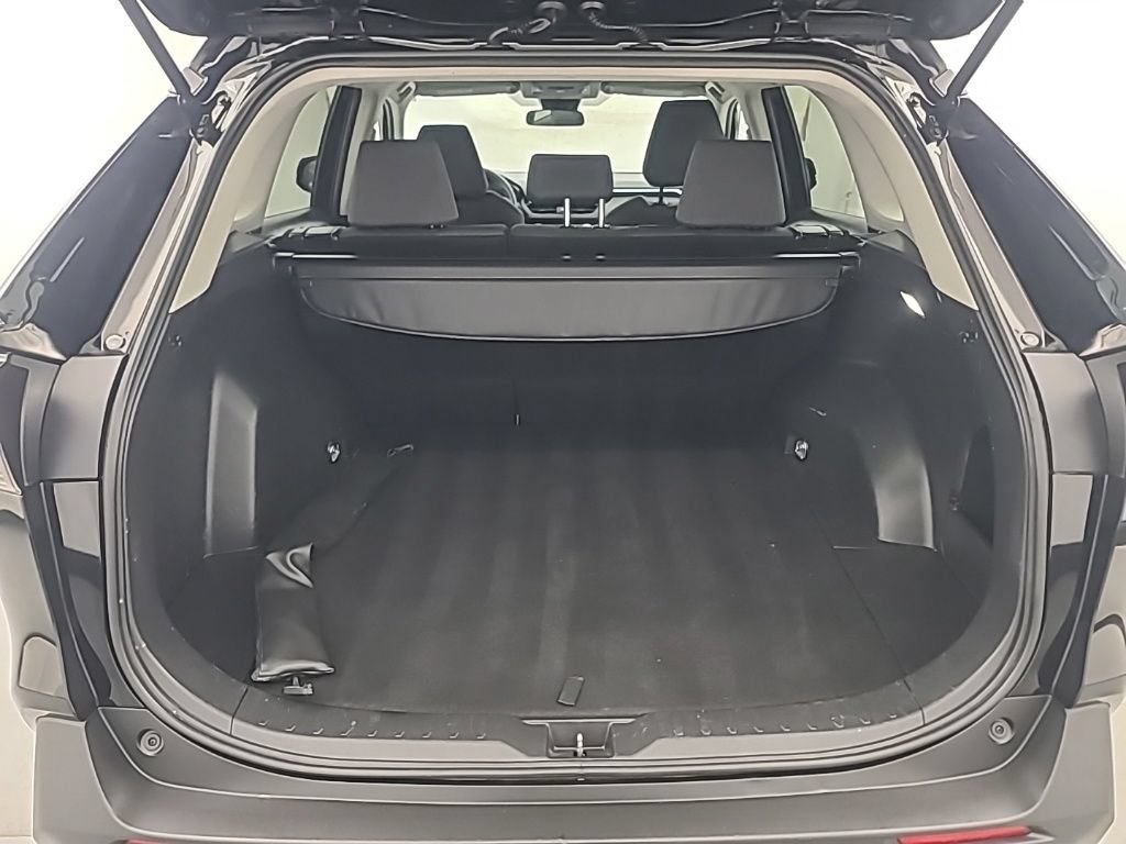 Used 2025 Toyota RAV4 XLE AWD/4WD image 18
