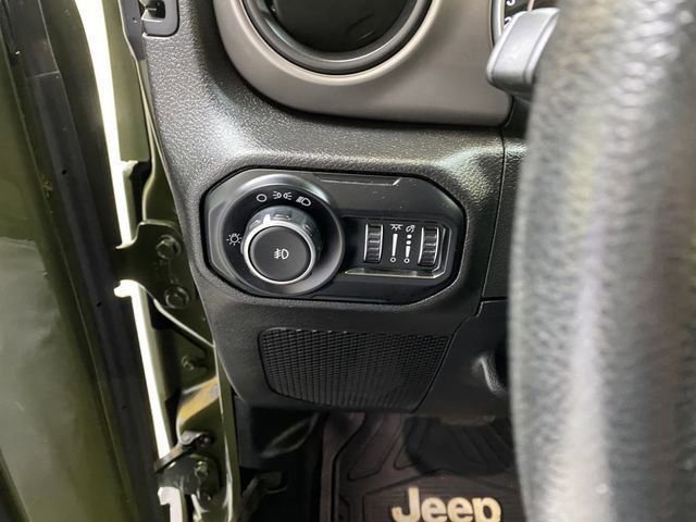 Used 2020 Jeep Wrangler Sport image 33