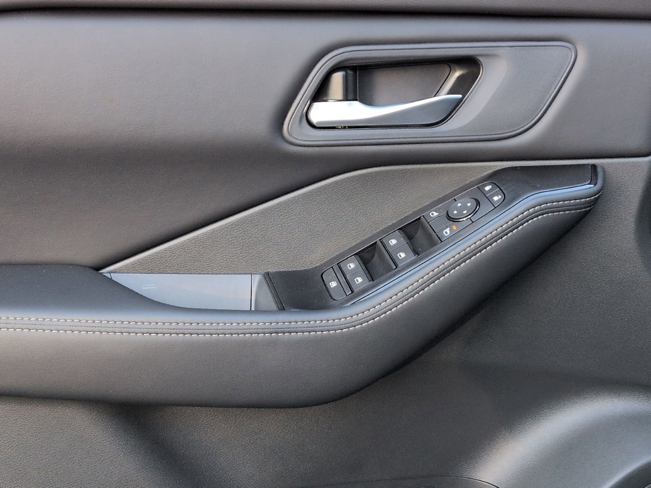 New 2026 Nissan Rogue SV FWD image 13