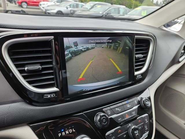Used 2023 Chrysler Pacifica Touring-L FWD image 34