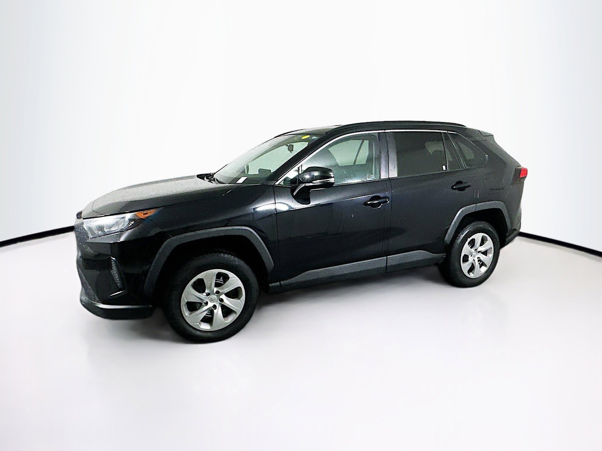 Used 2020 Toyota RAV4 LE FWD image 4