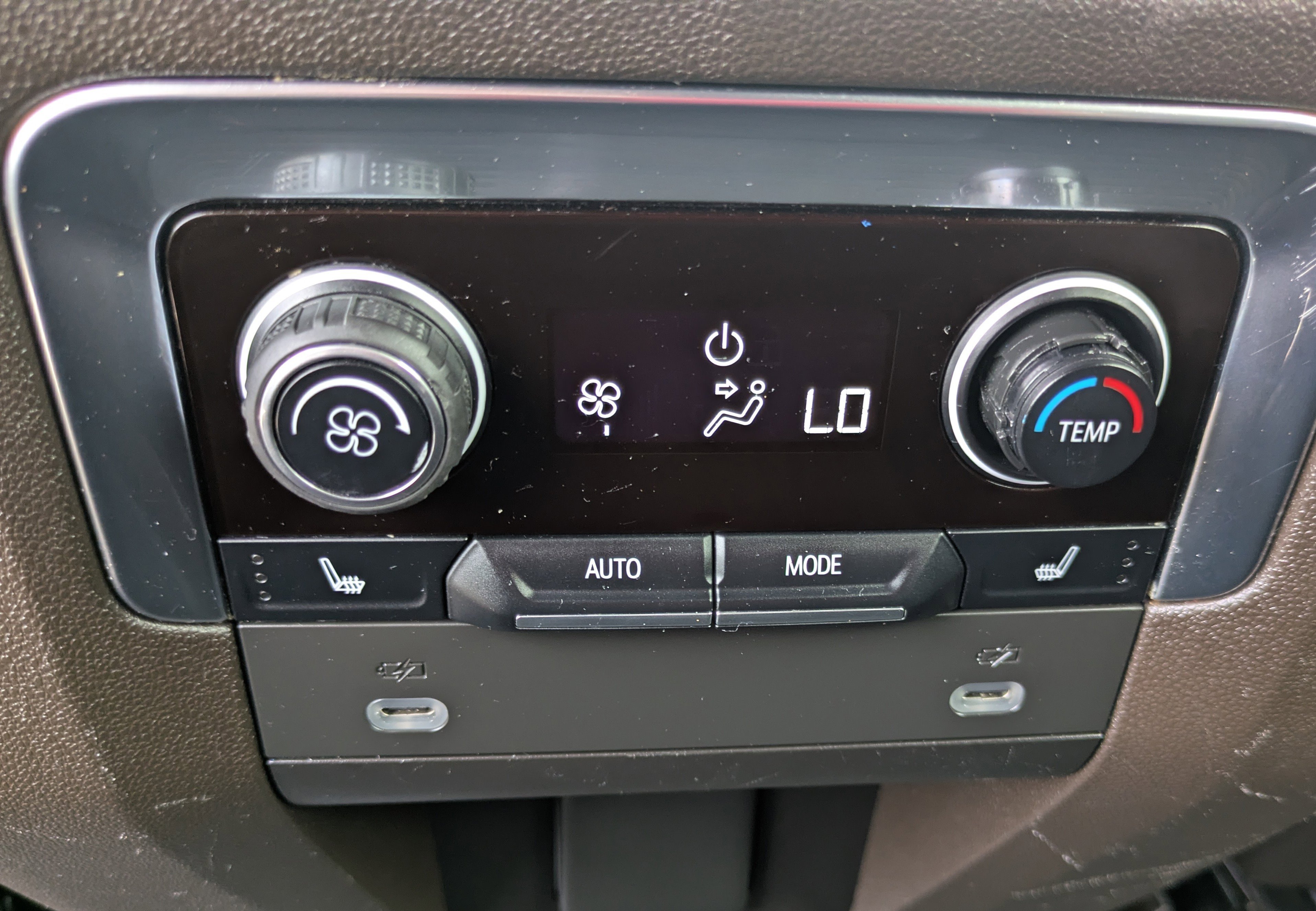 Used 2021 Chevrolet Suburban Z71 w/ Z71 Off-Road Package AWD/4WD image 16