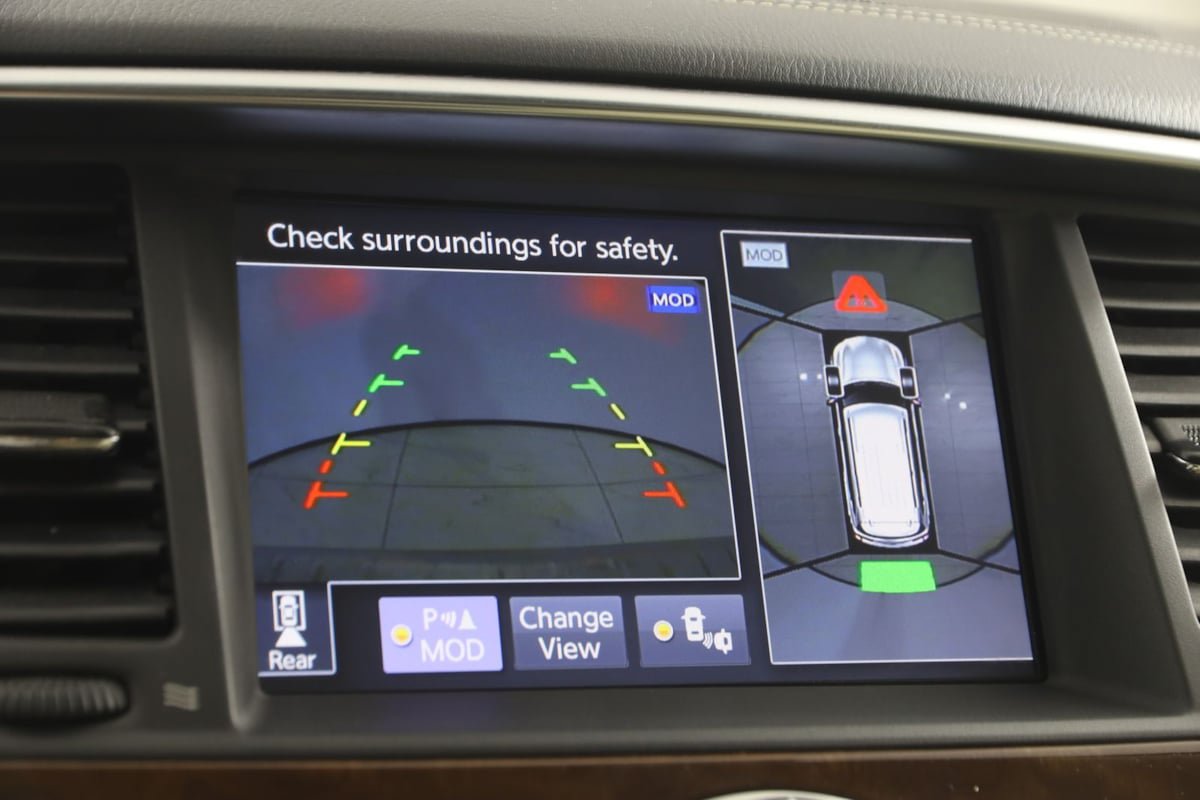 Used 2018 INFINITI QX80 4WD w/ Driver Assistance Package image 10