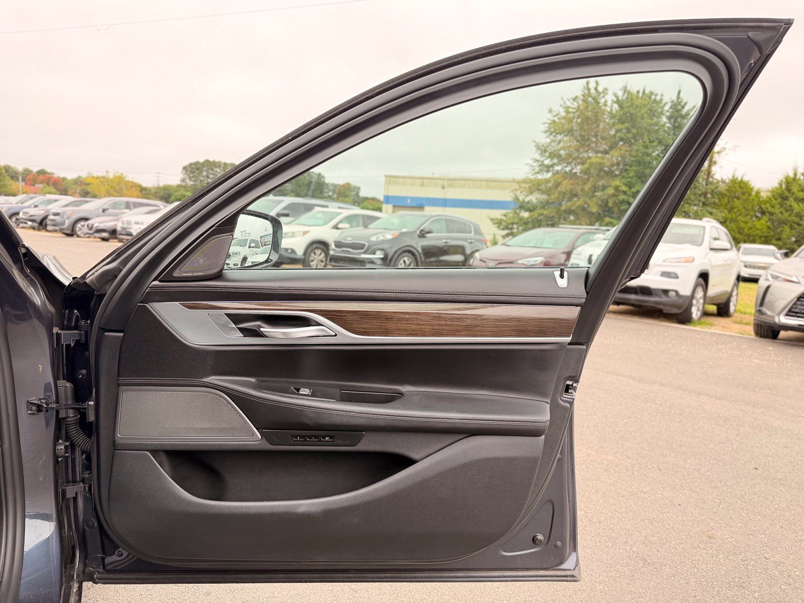 Used 2019 BMW 740i xDrive w/ Executive Package AWD/4WD image 50