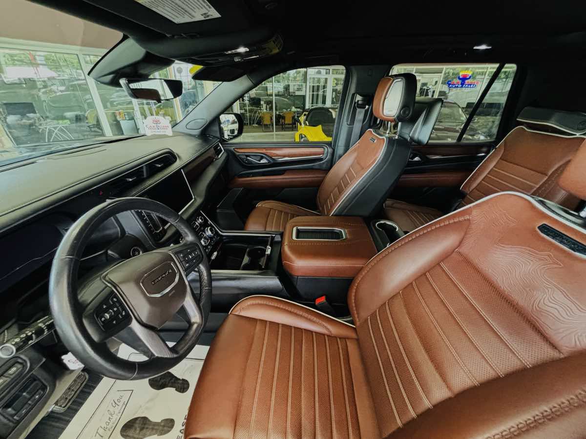 Used 2023 GMC Yukon Denali Ultimate AWD/4WD image 25