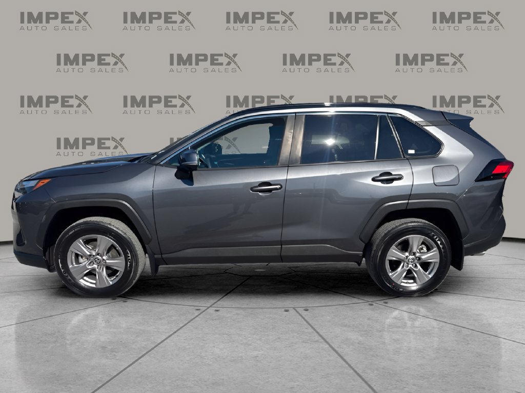 Used 2023 Toyota RAV4 XLE AWD/4WD image 2