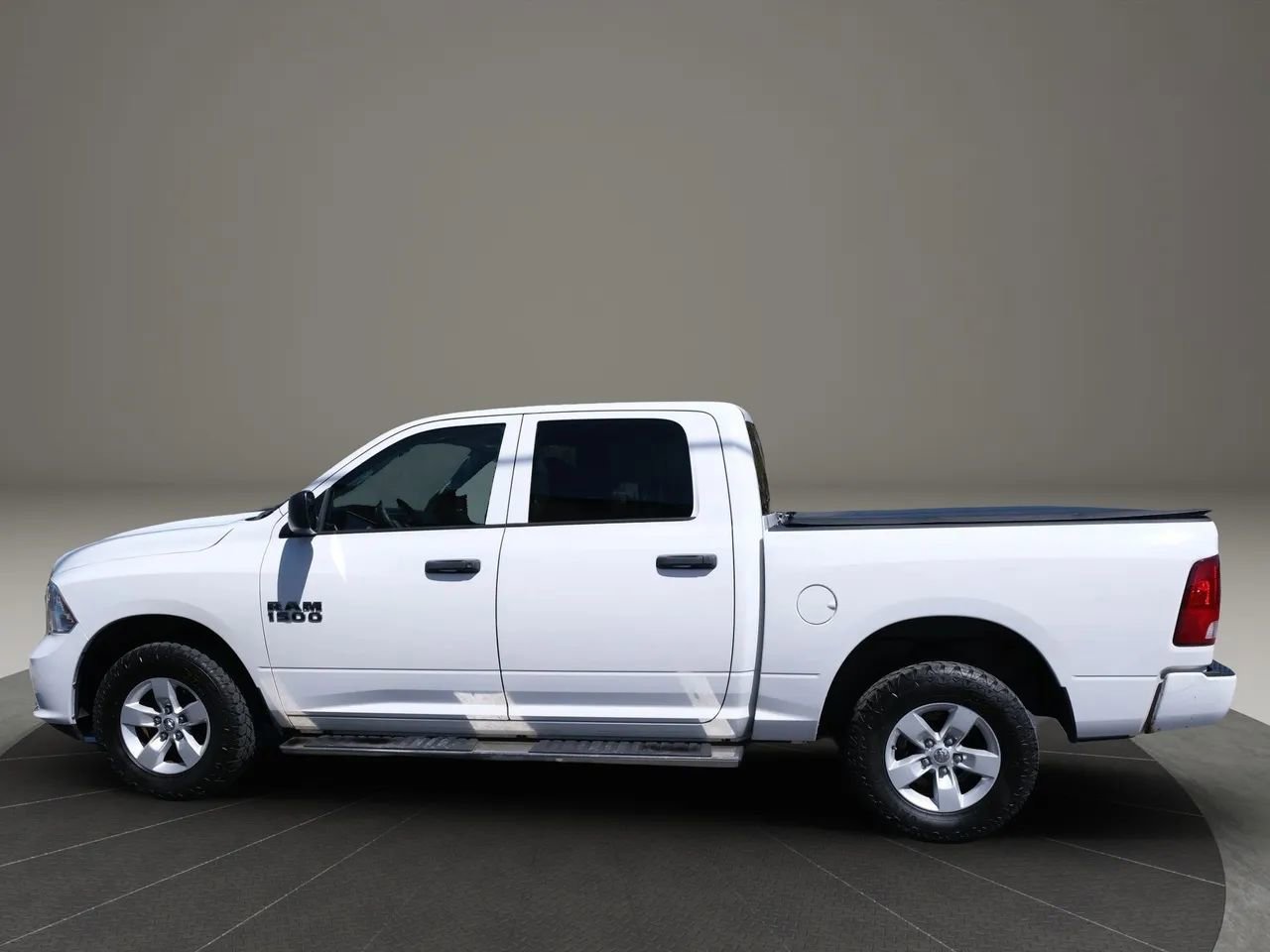 Used 2017 RAM 1500 Express image 3