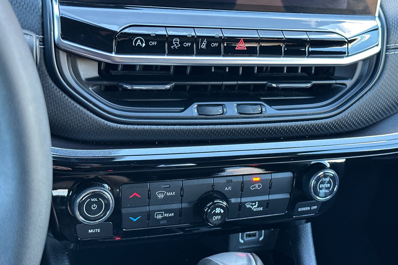Used 2023 Jeep Compass Latitude AWD/4WD image 22