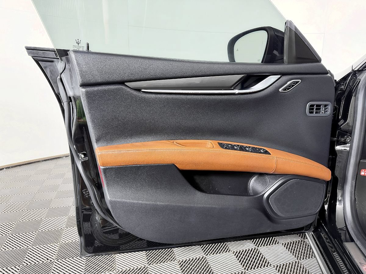 Used 2018 Maserati Ghibli RWD image 28