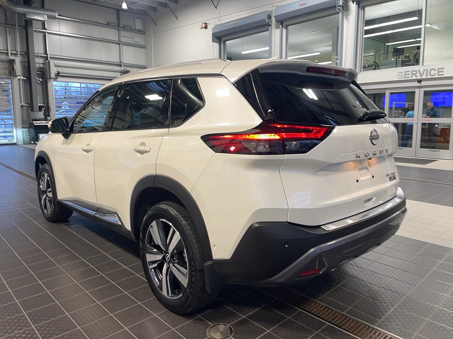 Used 2023 Nissan Rogue SL w/ SL Premium Package AWD/4WD image 22