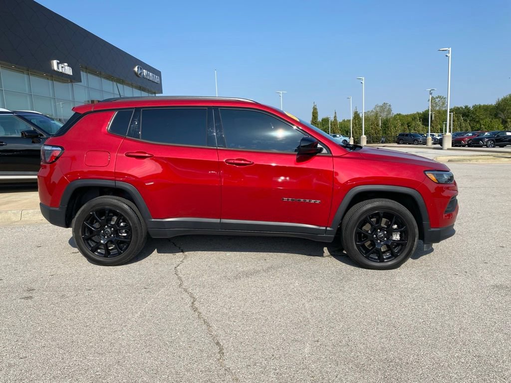 Used 2025 Jeep Compass Latitude w/ Altitude Special Edition AWD/4WD image 8