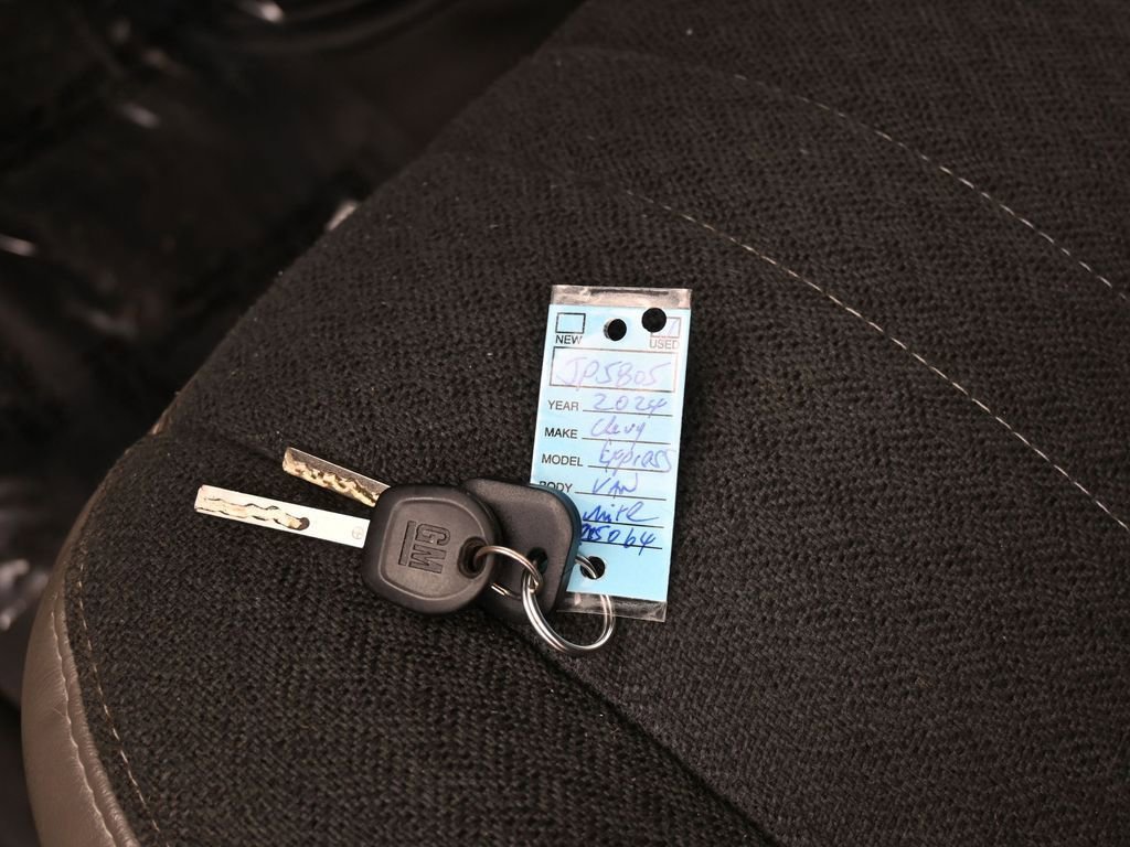 Used 2024 Chevrolet Express 2500 w/ Driver Convenience Package image 17