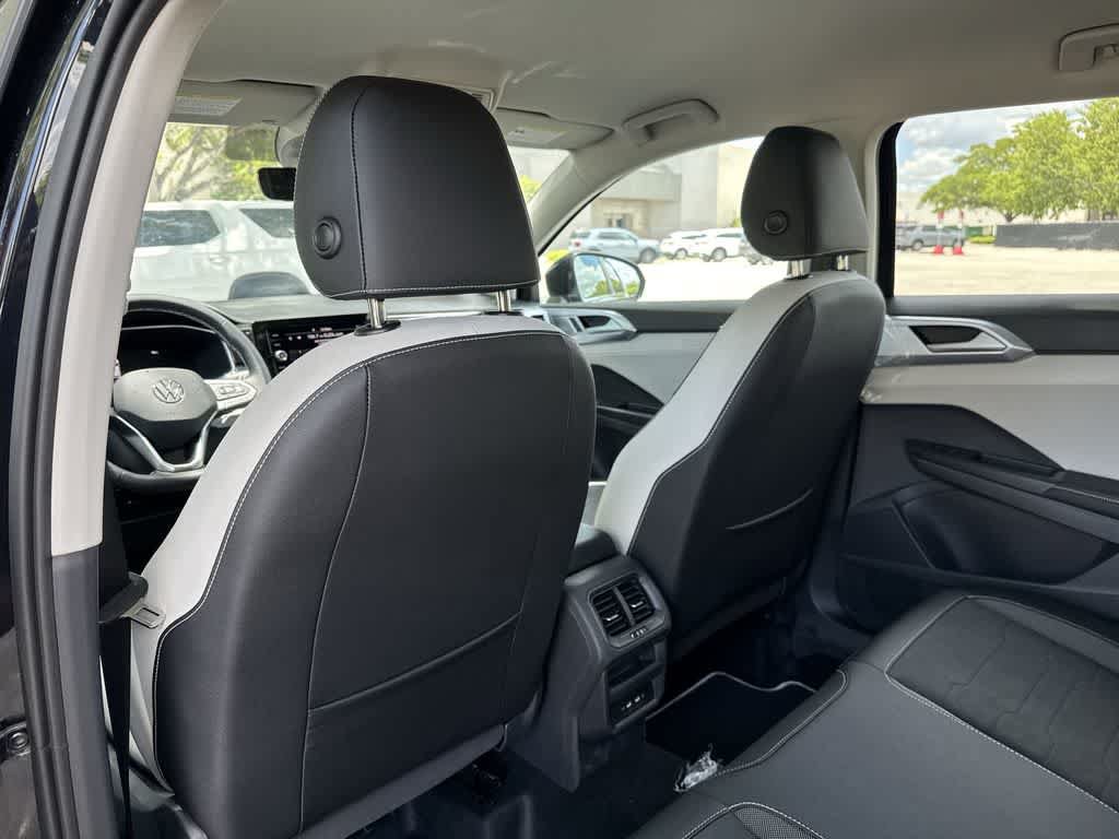 New 2026 Volkswagen Taos SE FWD image 23
