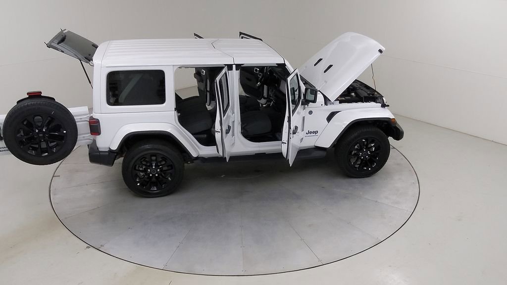 Used 2025 Jeep Wrangler Unlimited Sahara AWD/4WD image 47