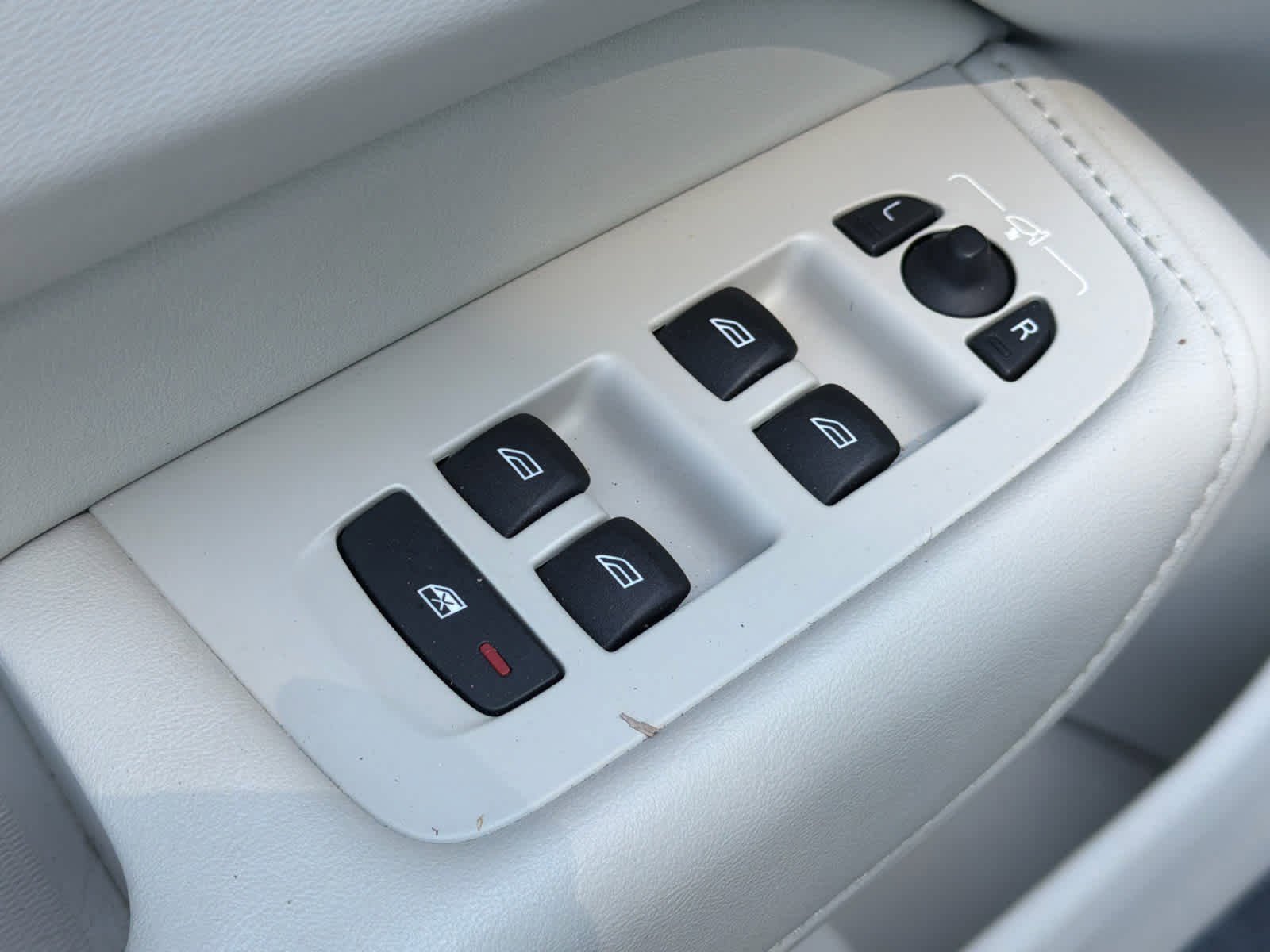 Used 2023 Volvo XC60 B5 Core w/ Climate Package image 26