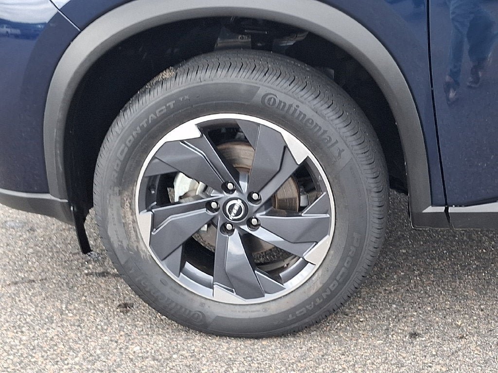 Used 2025 Nissan Rogue SV AWD/4WD image 8