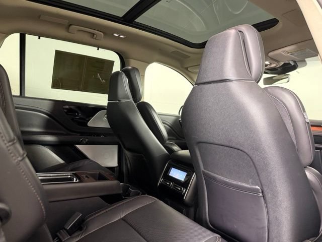 Used 2021 Lincoln Aviator Reserve w/ Equipment Group 202A AWD/4WD image 28