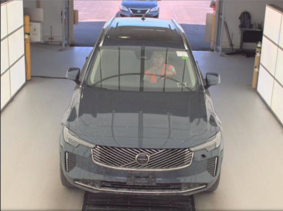 Used 2025 Volvo XC90 B6 Plus AWD/4WD image 2