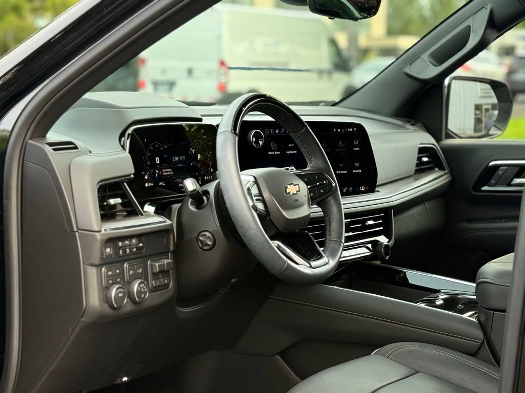 Used 2026 Chevrolet Tahoe Premier AWD/4WD image 6