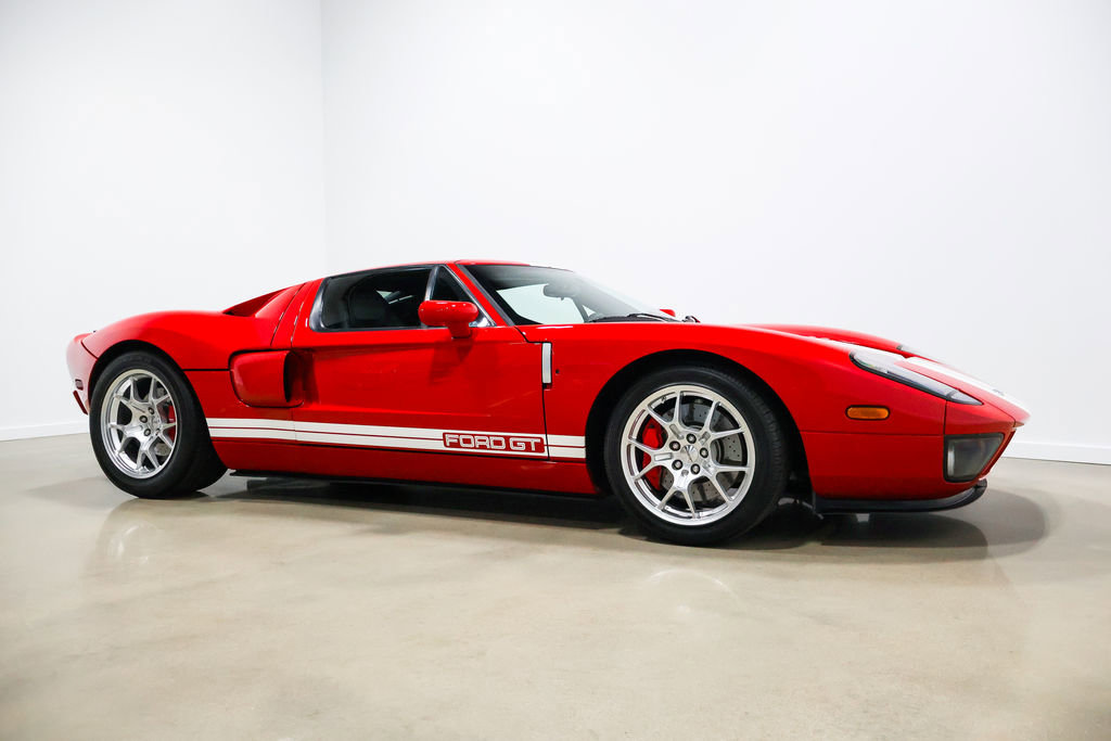 Used 2005 Ford GT RWD image 65