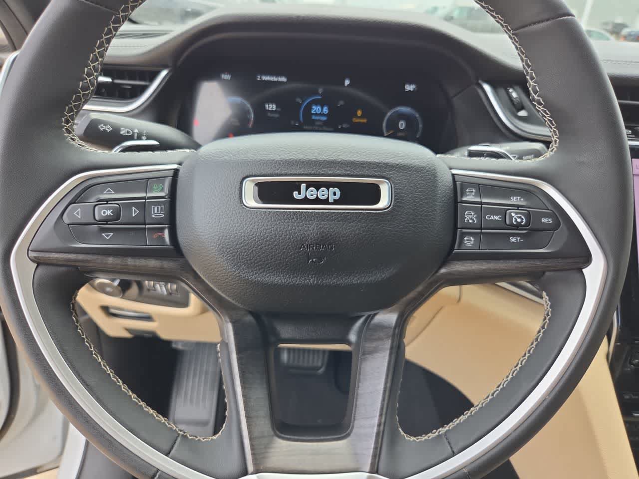 Used 2023 Jeep Grand Cherokee Limited w/ Black Appearance Package AWD/4WD image 23