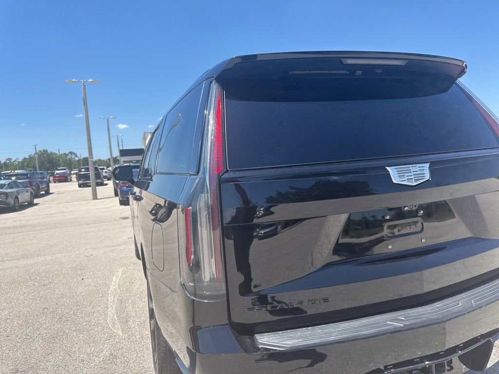 Used 2022 Cadillac Escalade ESV Sport w/ Touring Package AWD/4WD image 5