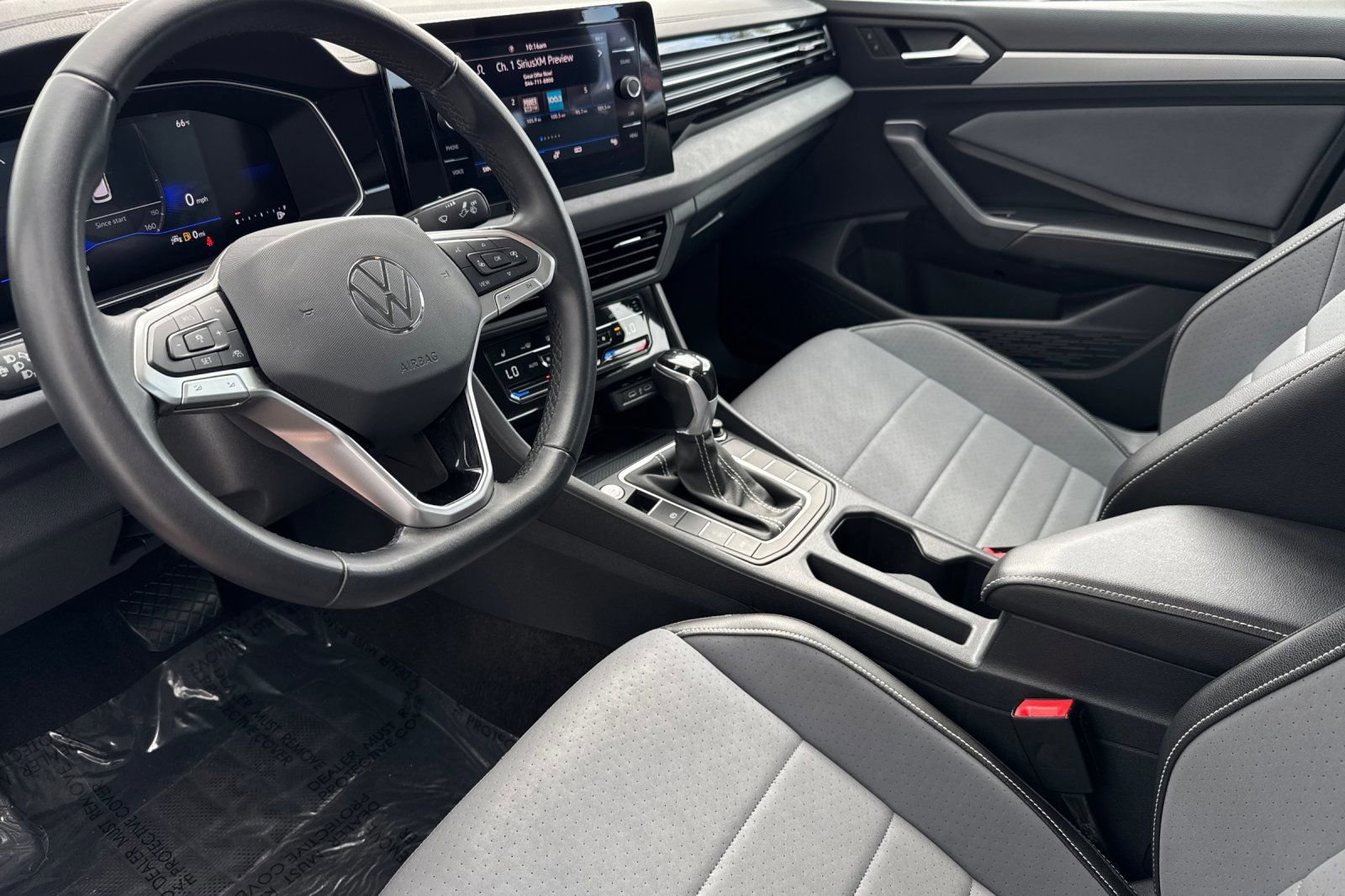 Used 2025 Volkswagen Jetta SE FWD image 7